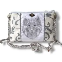 borsa con ricamo di lupo con tracolla in catena
