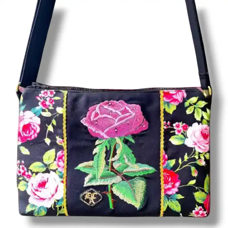 borsa artigianale con ricamo di rosa e tracolla
