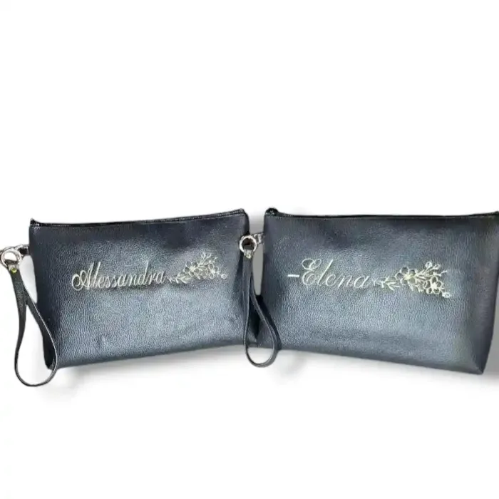 pochette ecopelle con ricamo personalizzato del nome