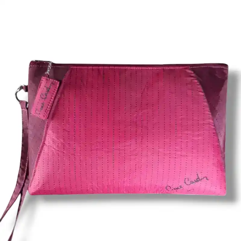 pochette eco sostenibile ricavata da un ombrello rotto