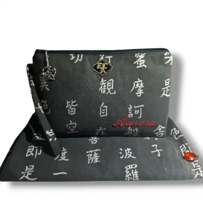 pochette eco sostenibile con scaldacollo abbinato, ricavati da un vecchio lenzuolo