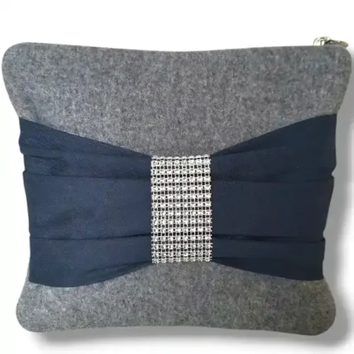 Pochette elegante in pura lana con impugnatura a fiocco decorata